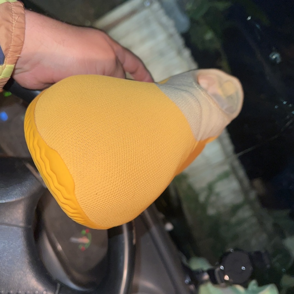 Yeezy Knit RNRS 9US SULFUR - Picture 7 of 8